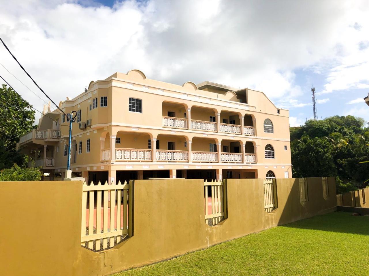 Calliandras Apartment Complex Ribishi Ngoại thất bức ảnh