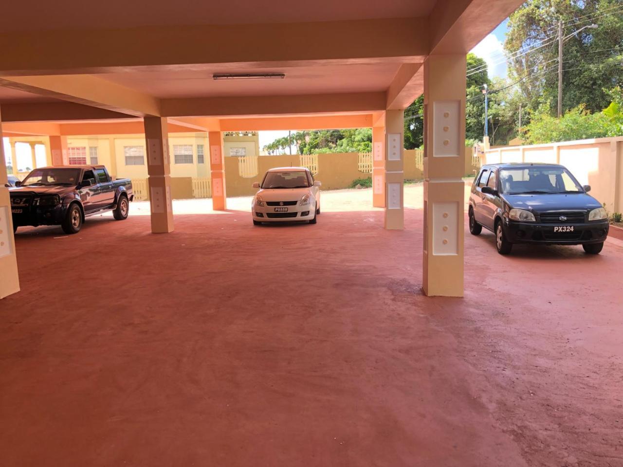 Calliandras Apartment Complex Ribishi Ngoại thất bức ảnh