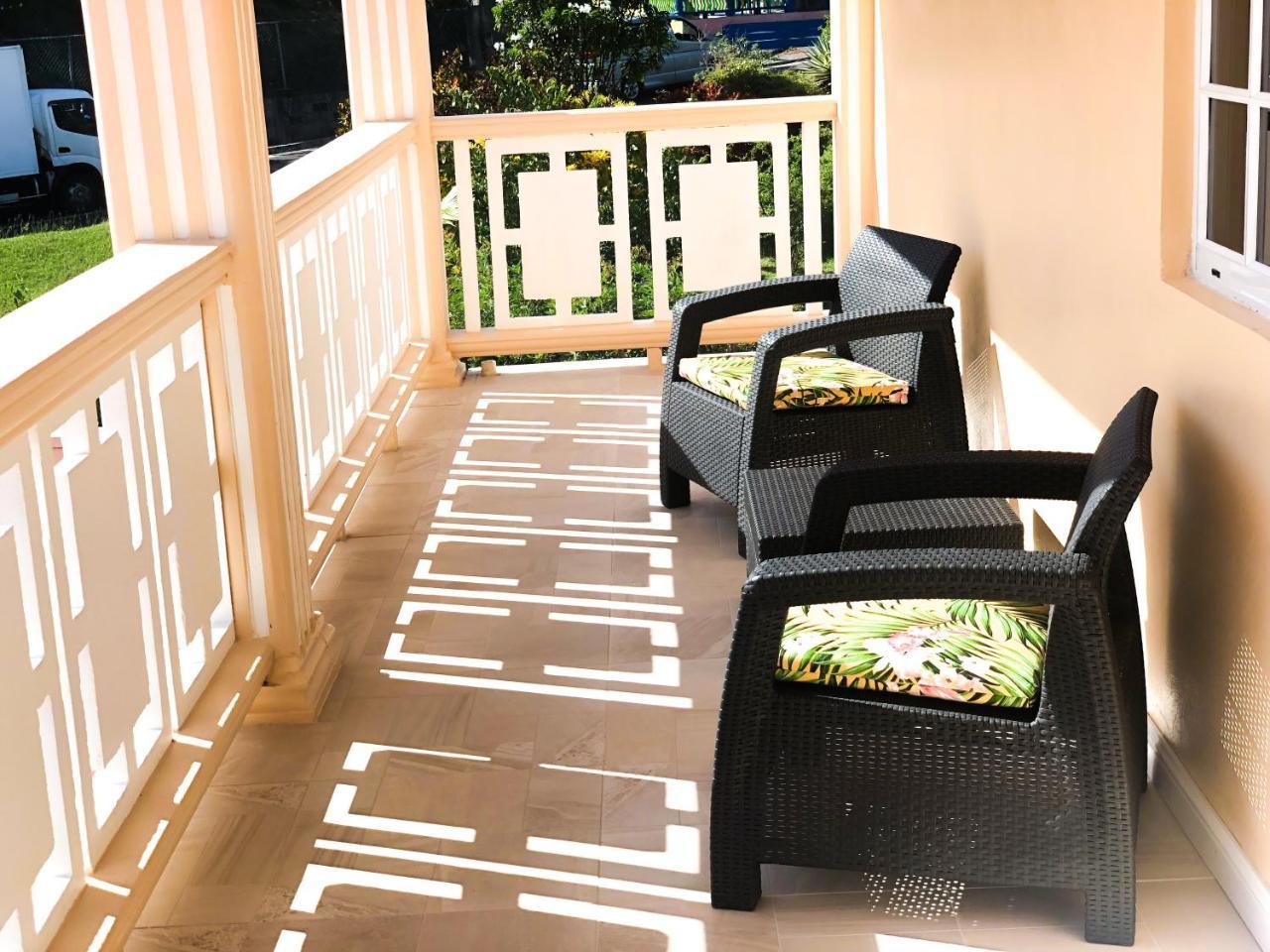 Calliandras Apartment Complex Ribishi Ngoại thất bức ảnh