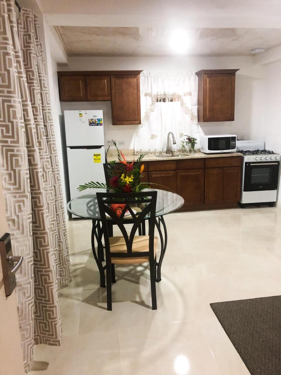 Calliandras Apartment Complex Ribishi Ngoại thất bức ảnh